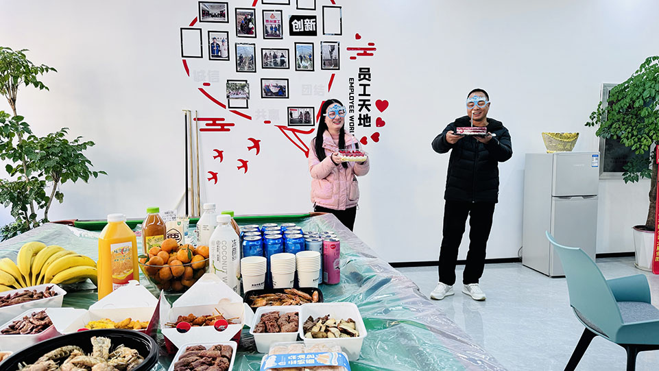 <strong>共慶生辰，攜手同行——boss與美女員工生日茶話會(huì)</strong>